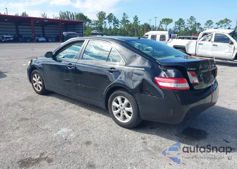 2010 Toyota Camry Le z USA, uszkodzony, nr VIN 4T1BF3EK2AU108080